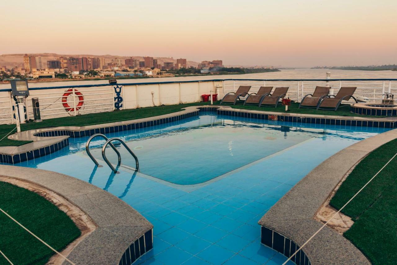 Hotel Ship Queen Isis Elminya Al Minya Exterior photo